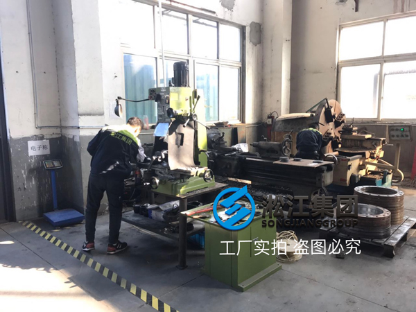 橡膠軟接頭法蘭生產(chǎn)制造現(xiàn)場