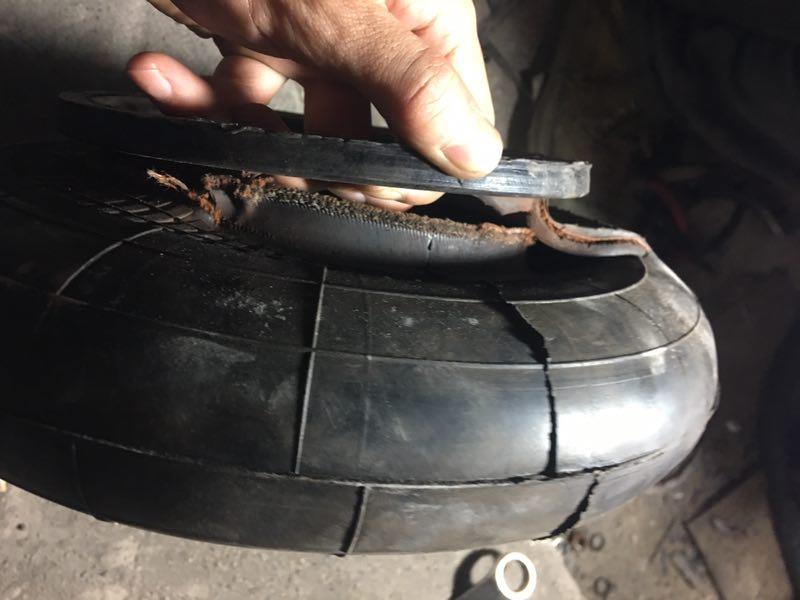 客戶購買的空氣彈簧安裝上去使用幾天就破了