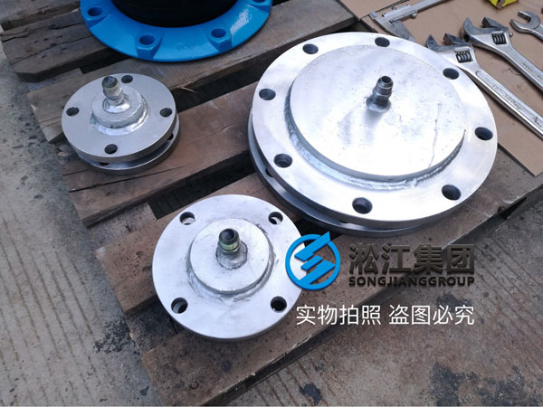 第一批新型橡膠軟接頭壓力檢測現(xiàn)場