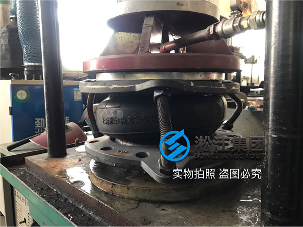 DN250橡膠軟接頭球墨法蘭強(qiáng)度檢測