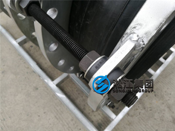 大口徑DN700橡膠軟接頭?發(fā)往某自來水廠 大口徑DN700橡膠軟接頭?發(fā)往某自來水廠