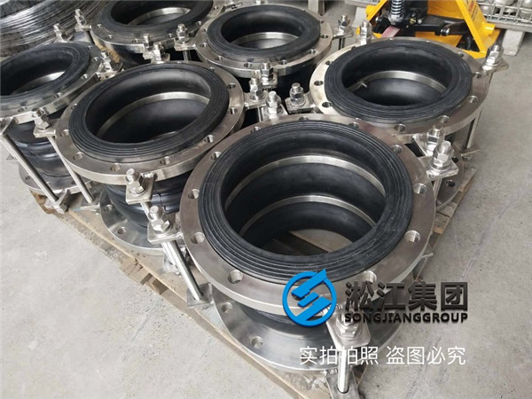 剛生產(chǎn)出來的雙球耐負(fù)壓橡膠軟接頭即將發(fā)貨