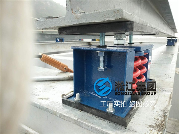 ZTF彈簧減振器方形冷卻塔安裝現(xiàn)場(chǎng)