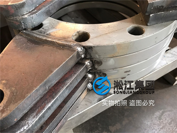 ?為高壓供水機(jī)組生產(chǎn)一批限位異徑橡膠軟接頭 ?為高壓供水機(jī)組生產(chǎn)一批限位異徑橡膠軟接頭