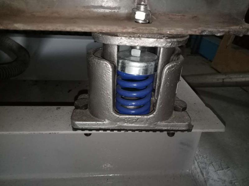 風(fēng)機(jī)安裝彈簧減震器后直接壓扁了怎么辦？
