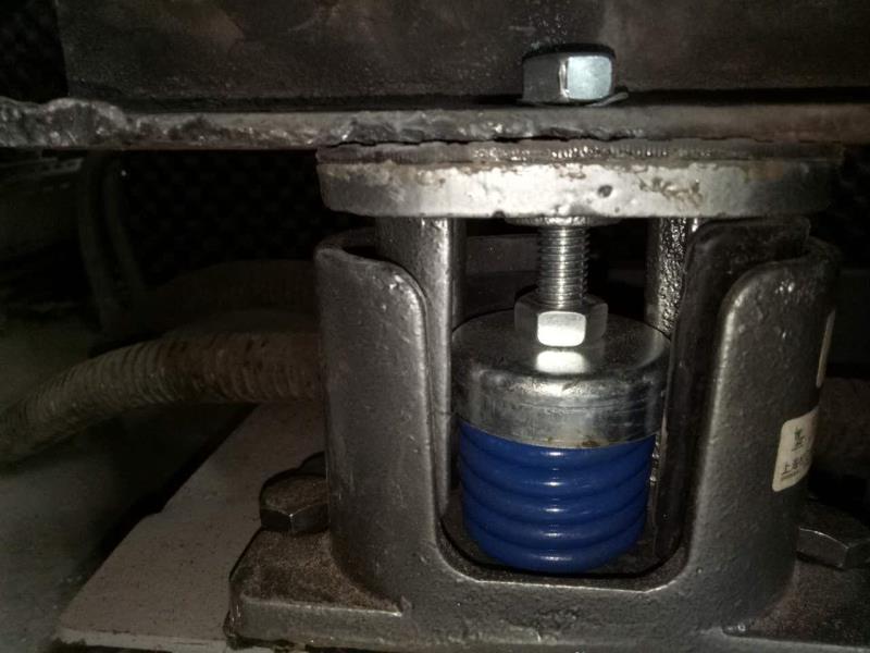 風(fēng)機(jī)安裝彈簧減震器后直接壓扁了怎么辦？