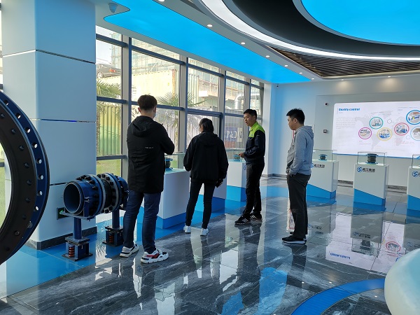 可曲撓橡膠接頭客戶到南通工廠參訪